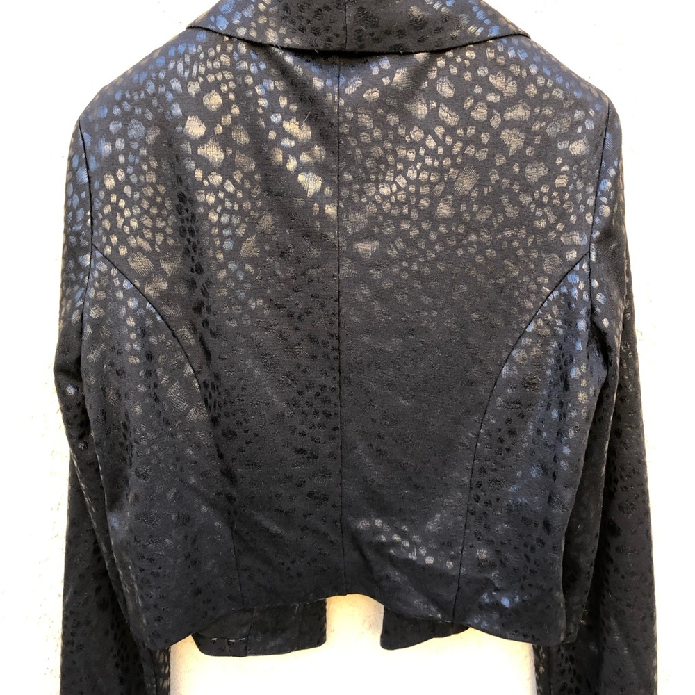 Blazer - Picture 4 of 5